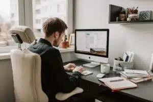 Les avantages et inconvénients du télétravail : tout ce qu’il faut savoir